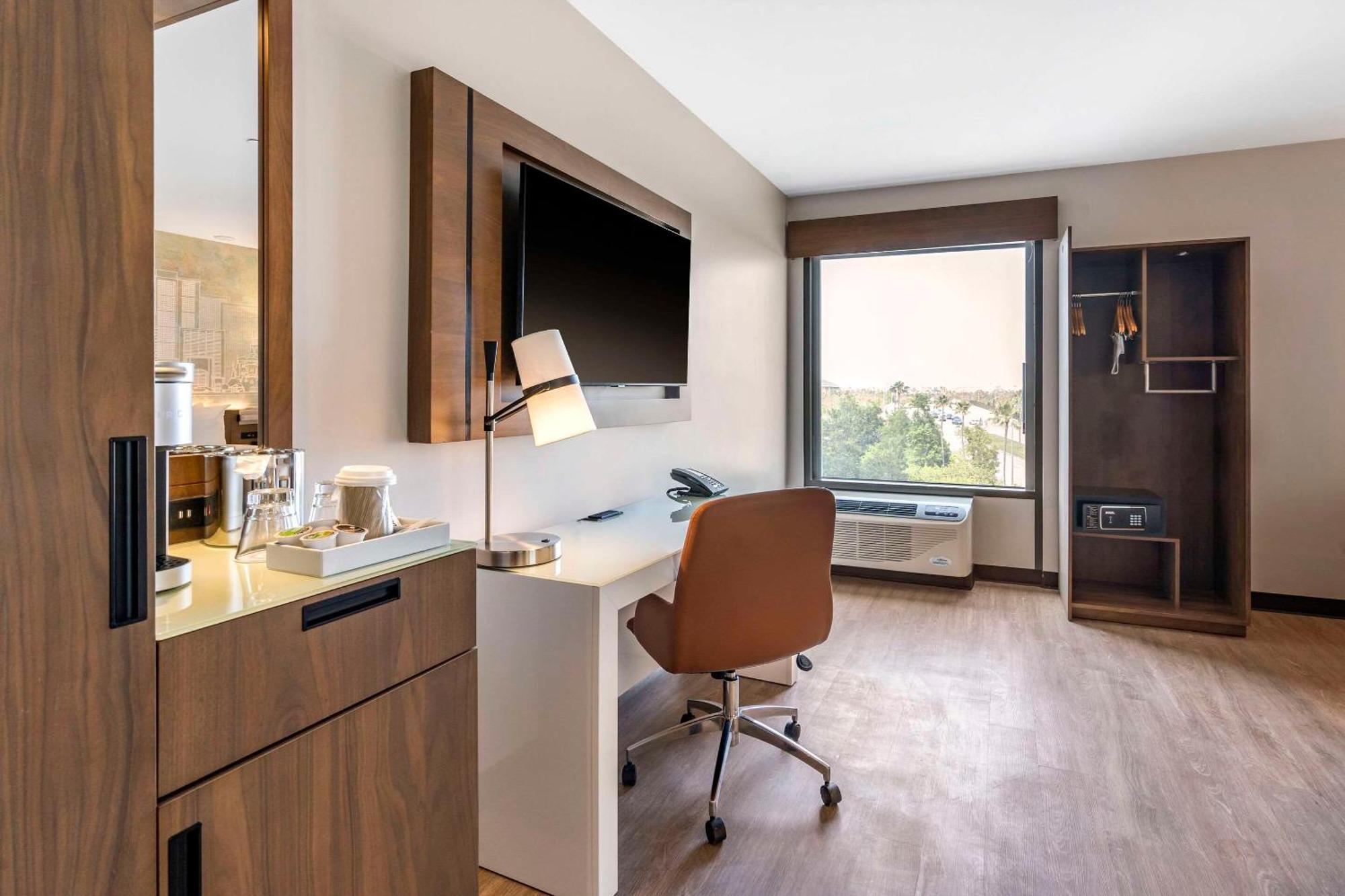 Cambria Universal Blvd Hotel