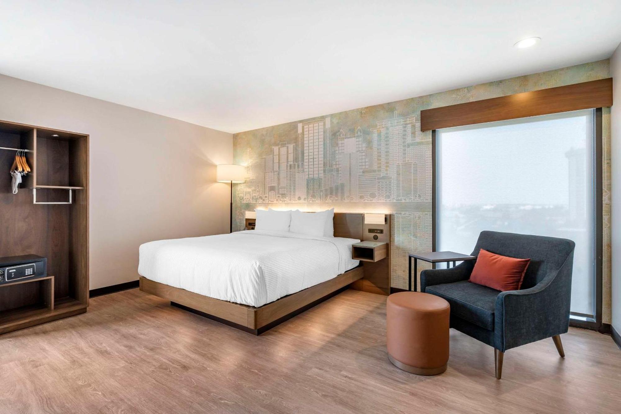 Cambria Universal Blvd Hotel 4*